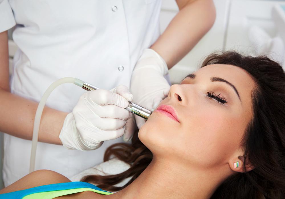 Treatment methods for facial scars